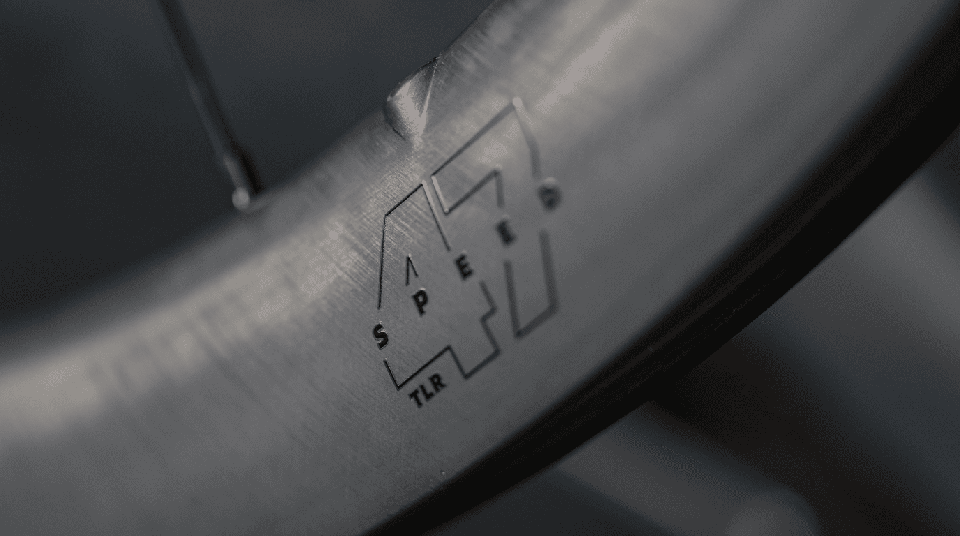 Ruedas de carbono vs aluminio: ¿Vale la pena la inversión para tu bicicleta? 1