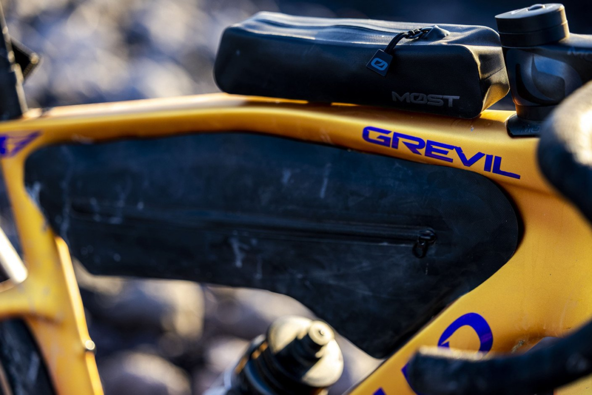 Bicicleta PINARELLO Grevil F9 SRAM Force AXS Detalle 2